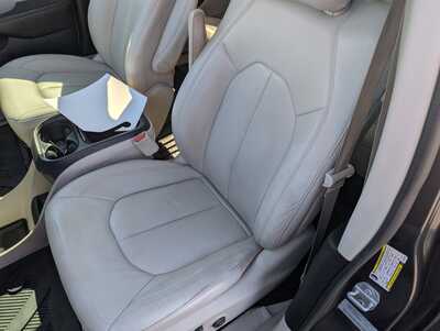 2017 Chrysler Pacifica, $12995. Photo 11