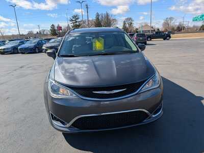 2017 Chrysler Pacifica, $12995. Photo 3