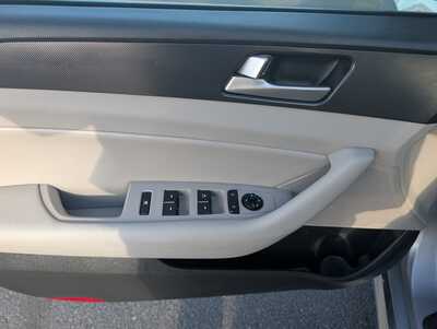 2017 Hyundai Sonata, $8995. Photo 10