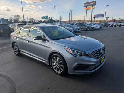 2017 Hyundai Sonata, $8995. Photo 2