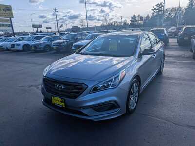 2017 Hyundai Sonata, $8995. Photo 4