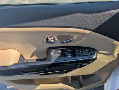 2016 Kia Sedona, $13987. Photo 10