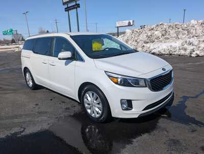 2016 Kia Sedona, $13987. Photo 2