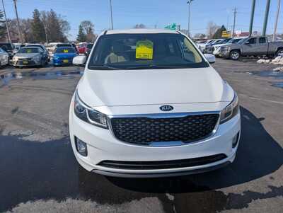 2016 Kia Sedona, $13987. Photo 3