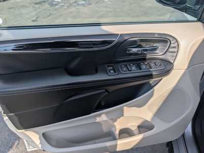 2018 Dodge Caravan, Grand, $11987. Photo 10