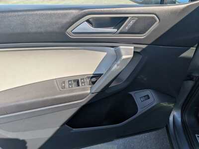 2019 Volkswagen Tiguan, $16937. Photo 10
