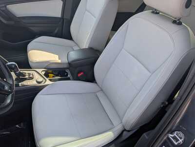 2019 Volkswagen Tiguan, $16937. Photo 11