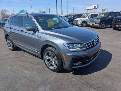 2019 Volkswagen Tiguan, $16937. Photo 2