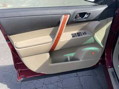 2008 Toyota Highlander, $5995. Photo 12