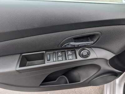 2016 Chevrolet Cruze, $9995. Photo 10