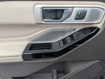 2021 Ford Explorer, $36985. Photo 11