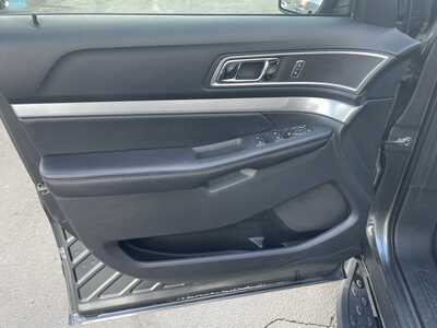 2016 Ford Explorer, $11495. Photo 11