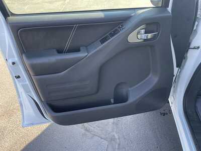 2017 Nissan Frontier, $14987. Photo 12