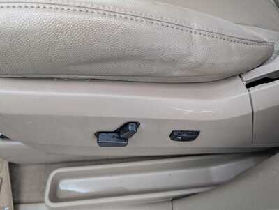 2016 Chrysler Town & Country, $11937. Photo 12