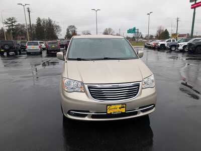 2016 Chrysler Town & Country, $11937. Photo 3