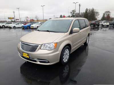 2016 Chrysler Town & Country, $11937. Photo 4