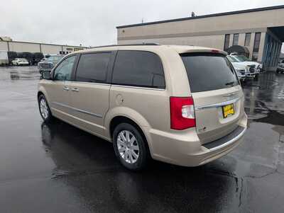 2016 Chrysler Town & Country, $11937. Photo 6