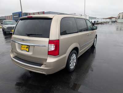 2016 Chrysler Town & Country, $11937. Photo 8