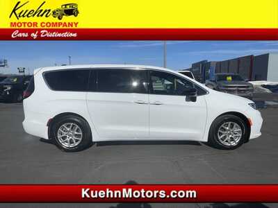 2025 Chrysler Pacifica, $32983. Photo 1