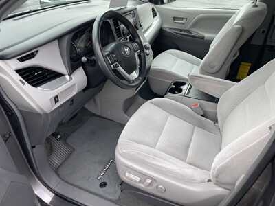 2015 Toyota Sienna, $17995. Photo 12