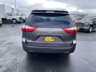 2015 Toyota Sienna, $17995. Photo 7