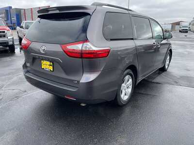2015 Toyota Sienna, $17995. Photo 8