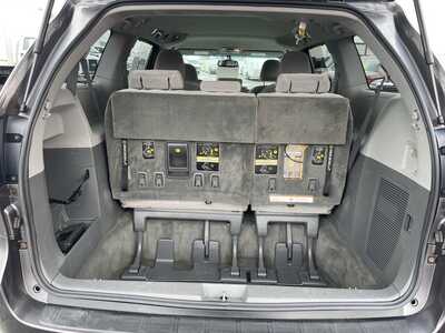 2015 Toyota Sienna, $17995. Photo 9