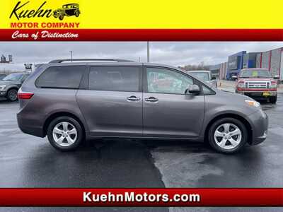 2015 Toyota Sienna, $17995. Photo 1