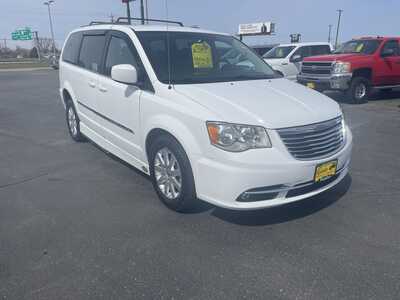 2016 Chrysler Town & Country, $25993. Photo 2