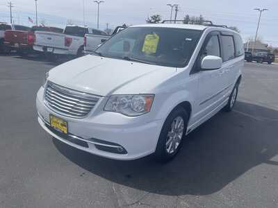2016 Chrysler Town & Country, $25993. Photo 4