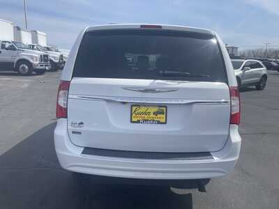 2016 Chrysler Town & Country, $25993. Photo 7