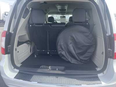 2016 Chrysler Town & Country, $25993. Photo 9