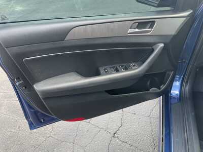 2019 Hyundai Sonata, $16986. Photo 11