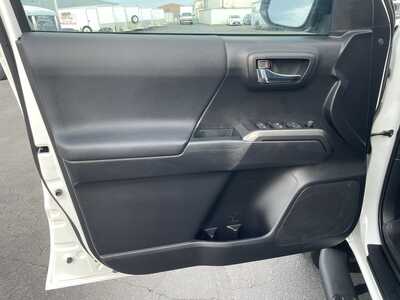 2020 Toyota Tacoma, $39967. Photo 11