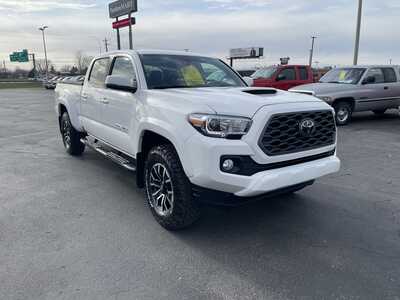 2020 Toyota Tacoma, $39967. Photo 2
