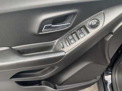 2021 Chevrolet Trax, $11993. Photo 11