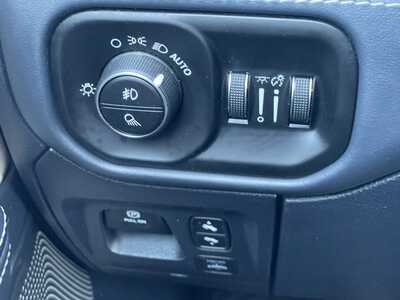 2021 RAM 1500 Crew Cab, $33947. Photo 9