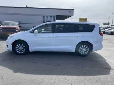 2018 Chrysler Pacifica, $14900. Photo 5