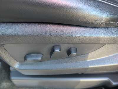 2017 GMC Yukon XL, $9495. Photo 12