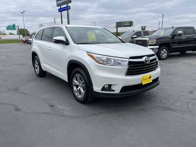 2015 Toyota Highlander, $21937. Photo 2