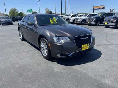 2018 Chrysler 300, $14995. Photo 2