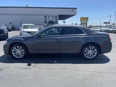 2018 Chrysler 300, $14995. Photo 5