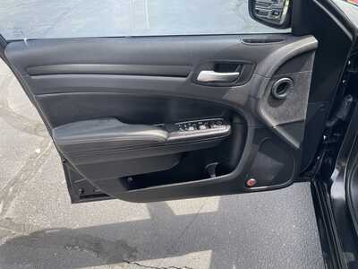 2015 Chrysler 300, $18985. Photo 11