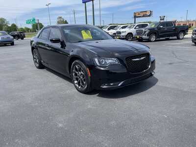 2015 Chrysler 300, $18985. Photo 2