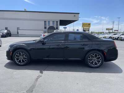 2015 Chrysler 300, $18985. Photo 5