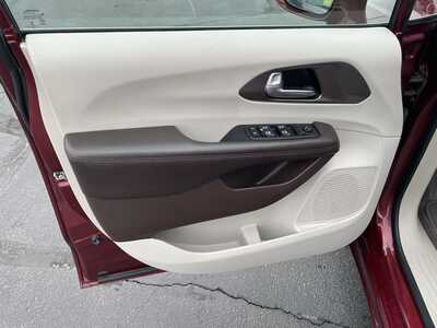 2017 Chrysler Pacifica, $13996. Photo 11