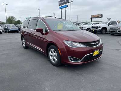 2017 Chrysler Pacifica, $13996. Photo 2