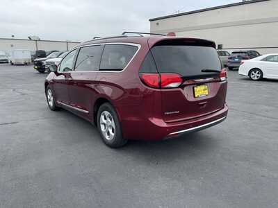2017 Chrysler Pacifica, $13996. Photo 6