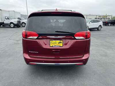 2017 Chrysler Pacifica, $13996. Photo 7