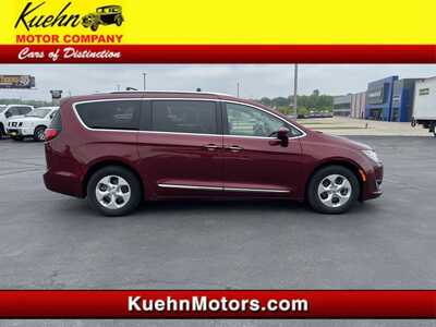 2017 Chrysler Pacifica, $13996. Photo 1